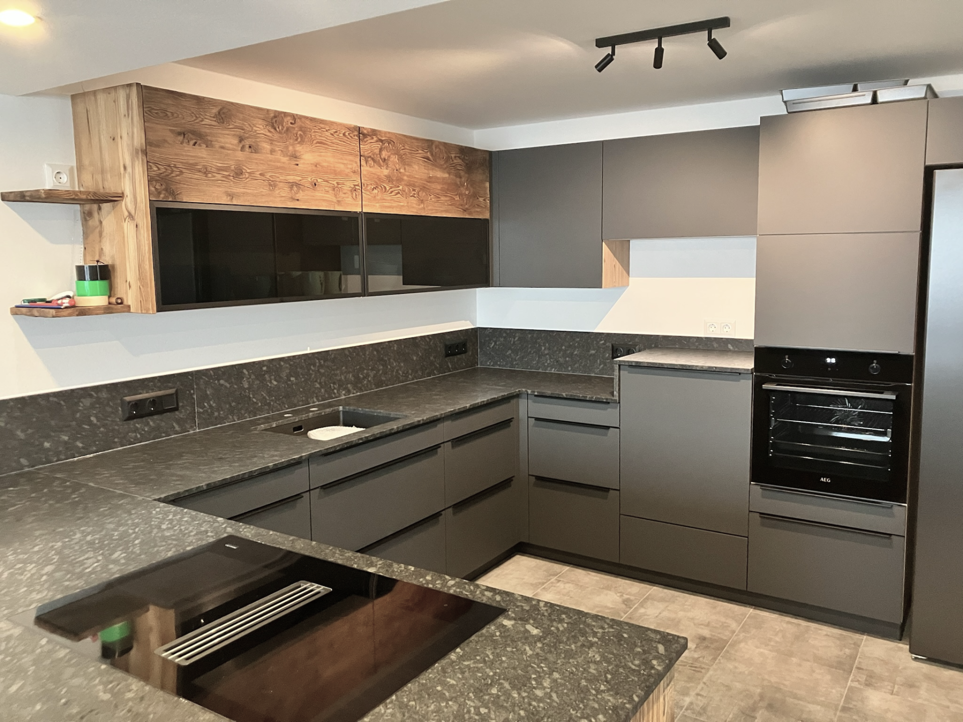 Küche mit Altholzelemente