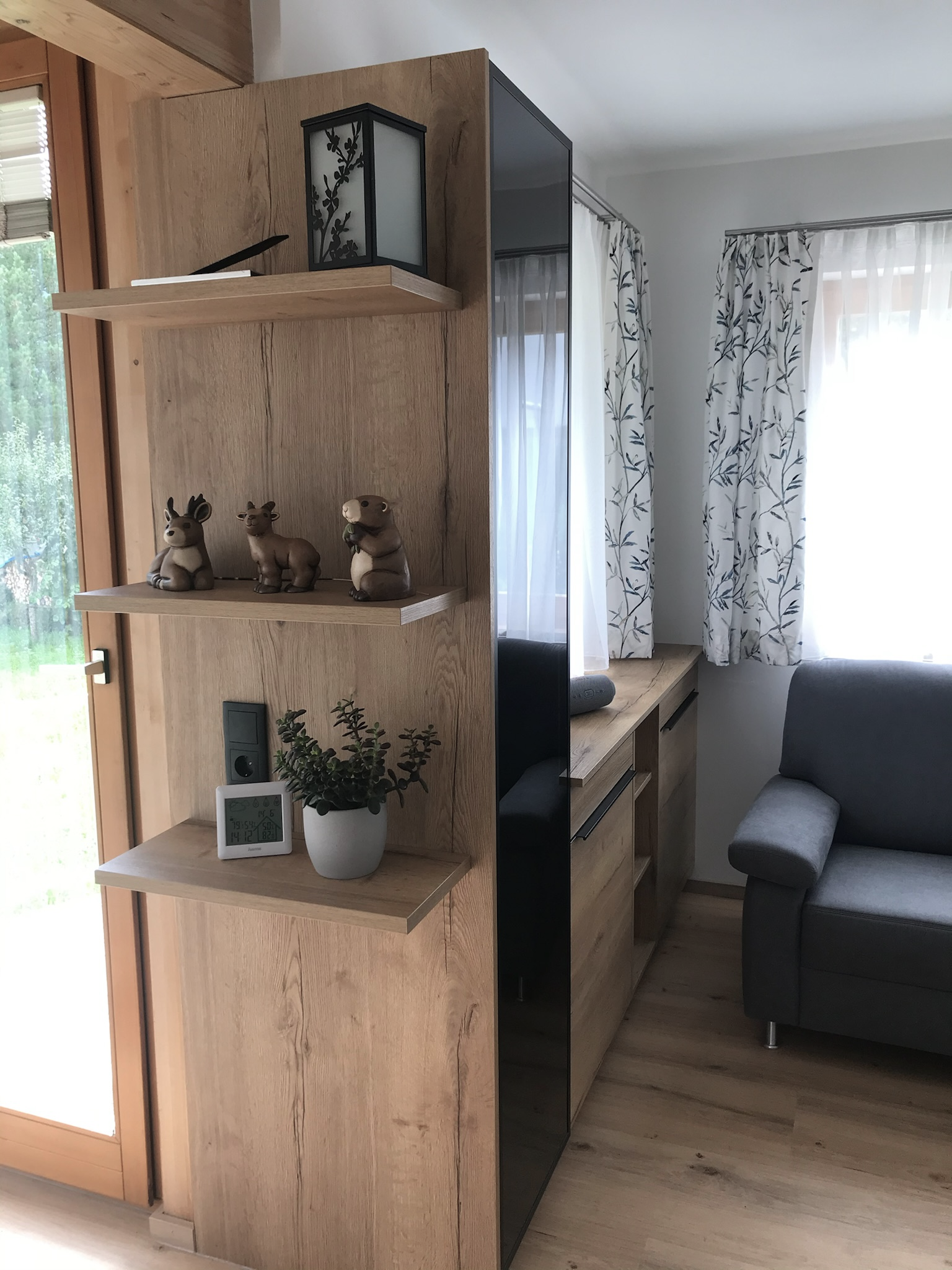 Wohnzimmer Eckschrank